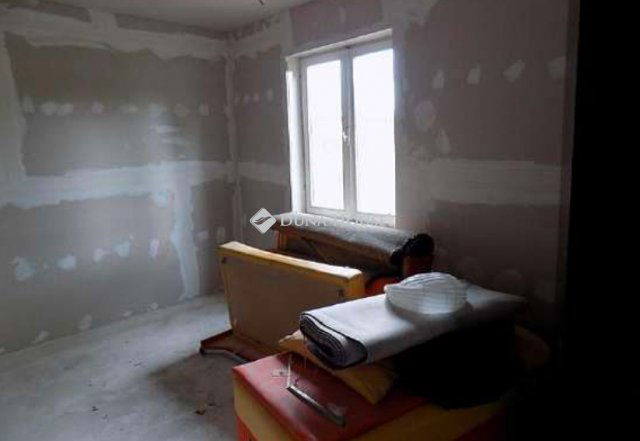 Eladó családi ház, Szentendrén 349.5 M Ft, 7 szobás