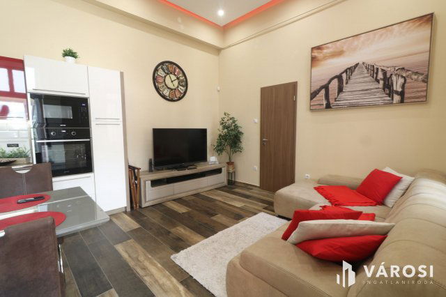 Kiadó téglalakás, albérlet, Szegeden 300 E Ft / hó, 2 szobás