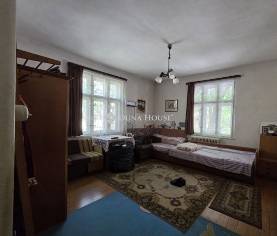 Eladó családi ház, Szegeden 99.5 M Ft, 8 szobás