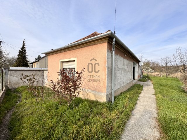 Eladó családi ház, Téten 25 M Ft, 2 szobás