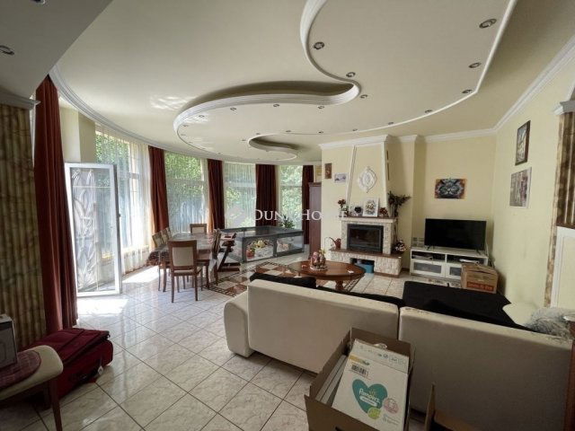 Eladó családi ház, Budapesten, XV. kerületben 250 M Ft, 7 szobás