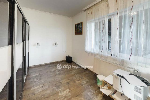 Eladó családi ház, Csomádon 155 M Ft, 4 szobás