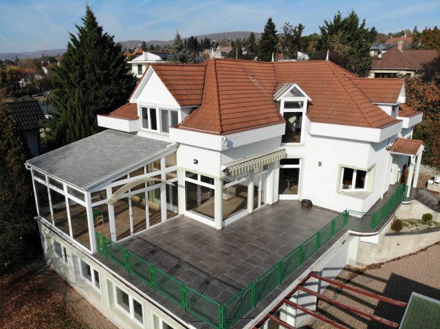 Eladó családi ház, Szentendrén 229.9 M Ft, 6 szobás