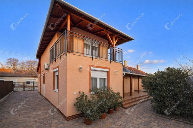 Eladó családi ház, Szegeden 119 M Ft, 4 szobás