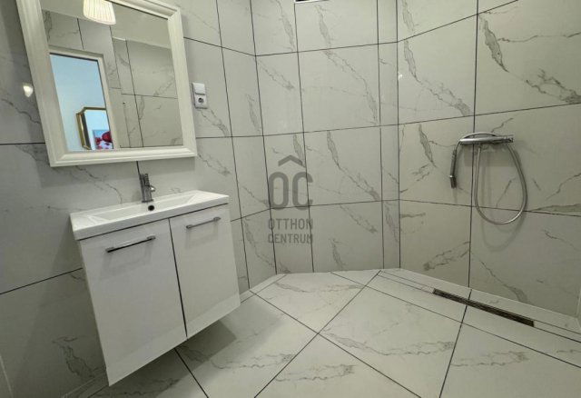 Eladó téglalakás, Budapesten, VII. kerületben 152 M Ft, 3 szobás