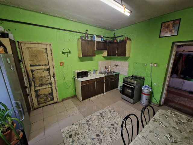 Eladó családi ház, Polgárdin 36 M Ft, 7+1 szobás
