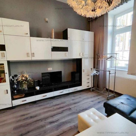 Eladó téglalakás, Budapesten, VIII. kerületben, Rákóczi úton