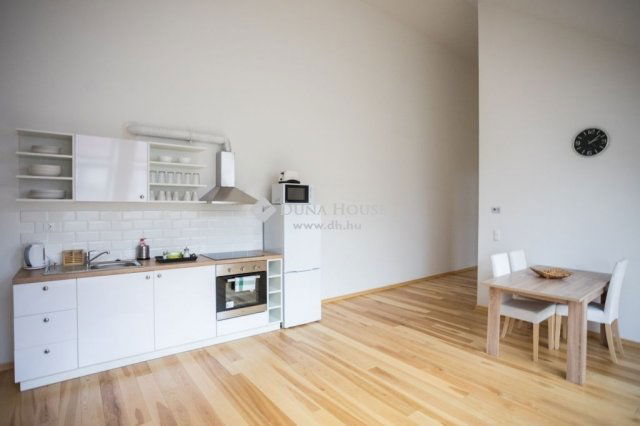 Eladó téglalakás, Budapesten, VII. kerületben 139 M Ft, 3 szobás