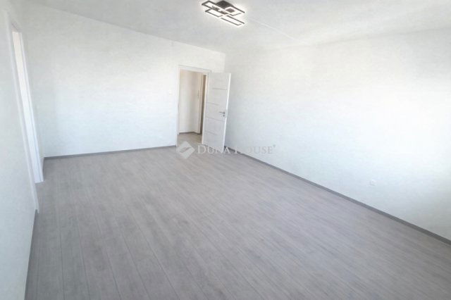 Eladó panellakás, Kecskeméten 44.9 M Ft, 2 szobás