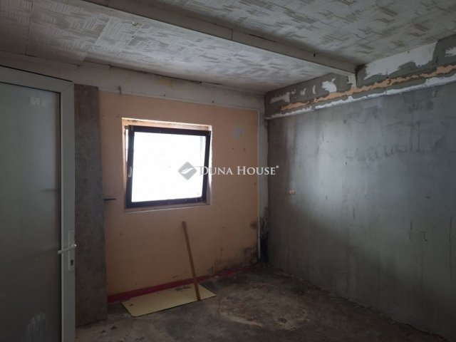 Eladó családi ház, Pilisen 68 M Ft, 10 szobás