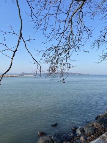 Eladó téglalakás, Balatonföldváron 95 M Ft, 2 szobás