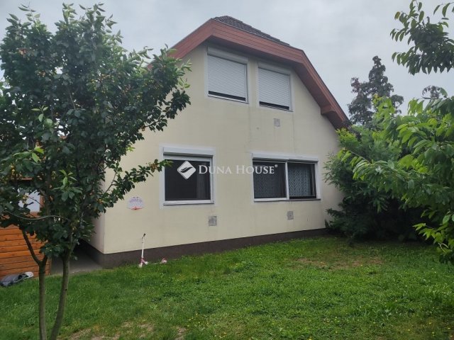Eladó családi ház, Velencén 138 M Ft, 5 szobás