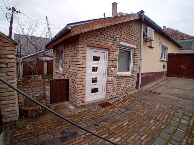 Eladó családi ház, Baján 37.99 M Ft, 3+1 szobás