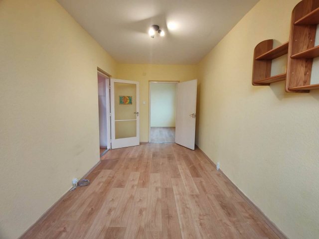 Eladó téglalakás, Nyíregyházán 40.5 M Ft, 3 szobás