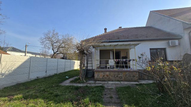 Eladó családi ház, Budapesten, XVI. kerületben, Ilona utcában