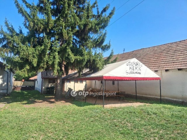 Eladó családi ház, Kisorosziban 74.9 M Ft, 3 szobás