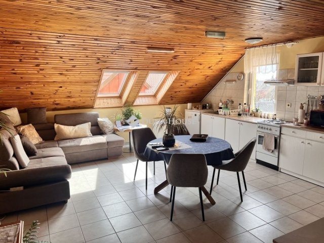 Eladó családi ház, Balatonfűzfőn 160 M Ft, 7 szobás