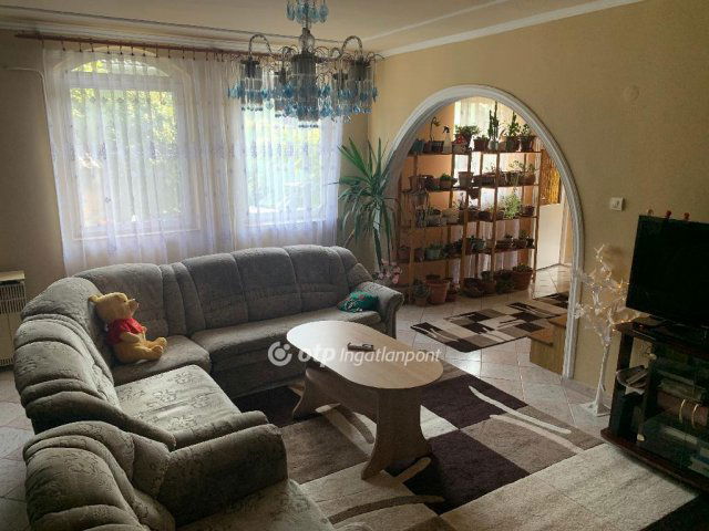 Eladó családi ház, Szolnokon 69.9 M Ft, 4 szobás