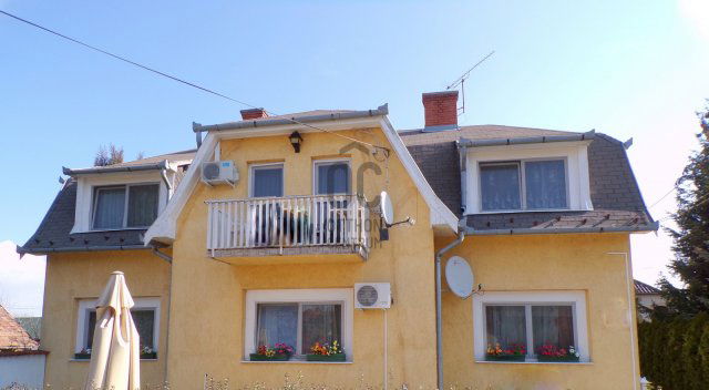 Eladó családi ház, Balatonlelleén 250 M Ft, 8 szobás
