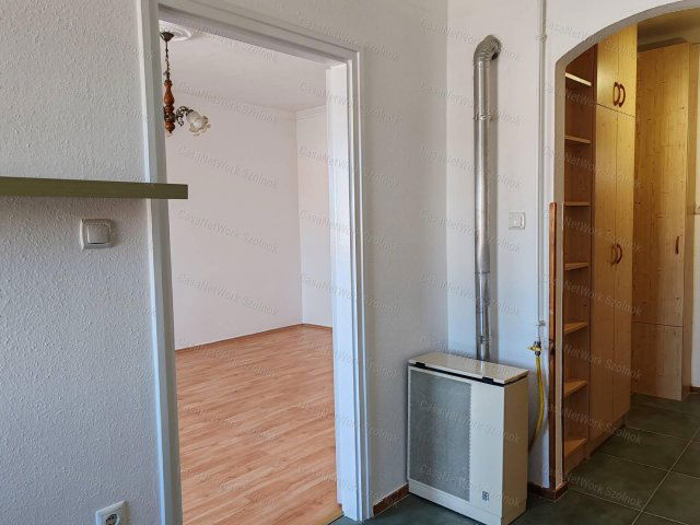 Eladó téglalakás, Szolnokon 29.9 M Ft, 1 szobás