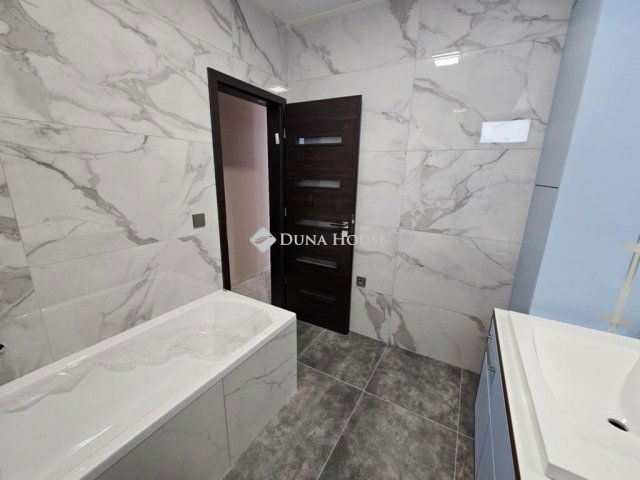 Eladó családi ház, Alsónémediben 229 M Ft, 5 szobás