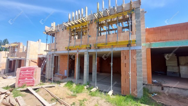 Eladó családi ház, Tatabányán 125 M Ft, 5 szobás