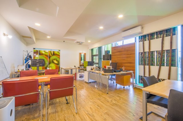 Eladó üzlethelyiség, Budapesten, XVI. kerületben, Szlovák úton