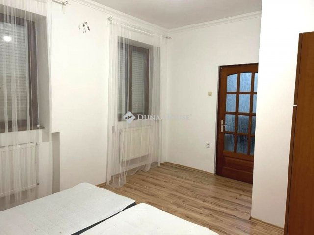 Eladó ikerház, Debrecenben 65 M Ft, 4 szobás