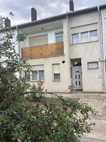 Eladó sorház, Bátaszéken 34 M Ft, 3 szobás