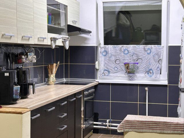 Eladó téglalakás, Komáromban 68 M Ft, 4 szobás