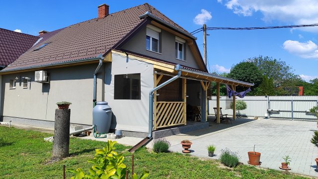Eladó családi ház, Tolnán 75 M Ft, 4 szobás