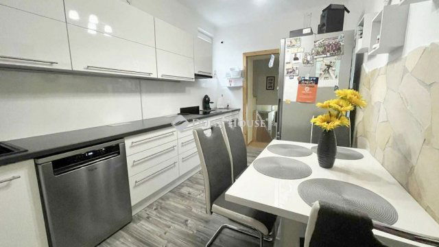 Eladó családi ház, Szombathelyen 74.9 M Ft, 5 szobás