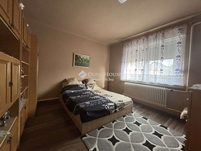 Eladó családi ház, Vecsésen 89.9 M Ft, 3 szobás