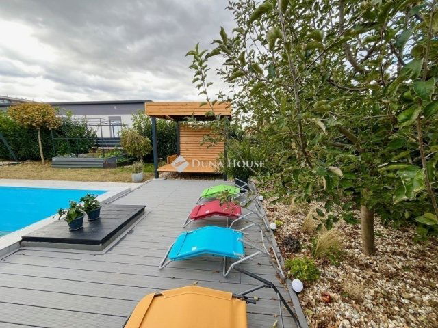 Eladó családi ház, Székesfehérvárott 199.99 M Ft, 5 szobás