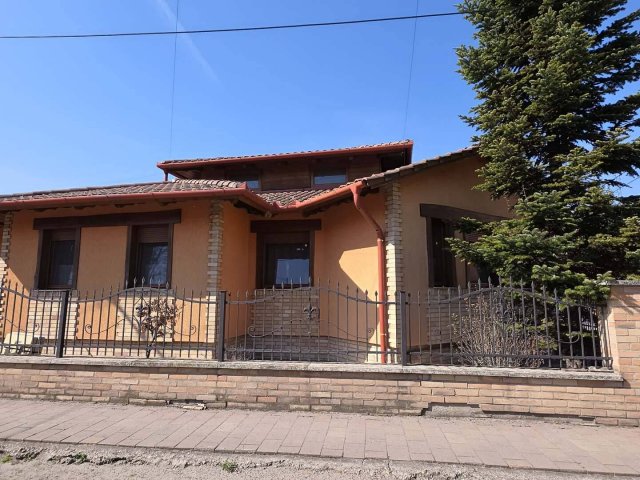 Eladó családi ház, Albertirsán 129.999 M Ft, 2 szobás