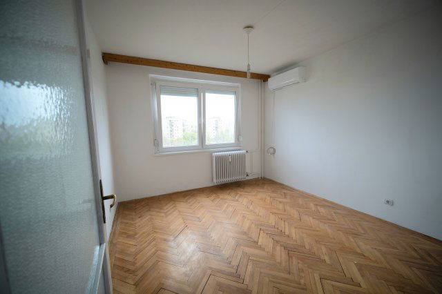 Eladó panellakás, Debrecenben, Gyergyó utcában 59.9 M Ft