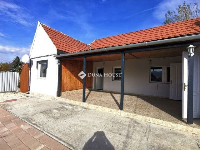 Eladó családi ház, Esztergomban 47 M Ft, 5 szobás