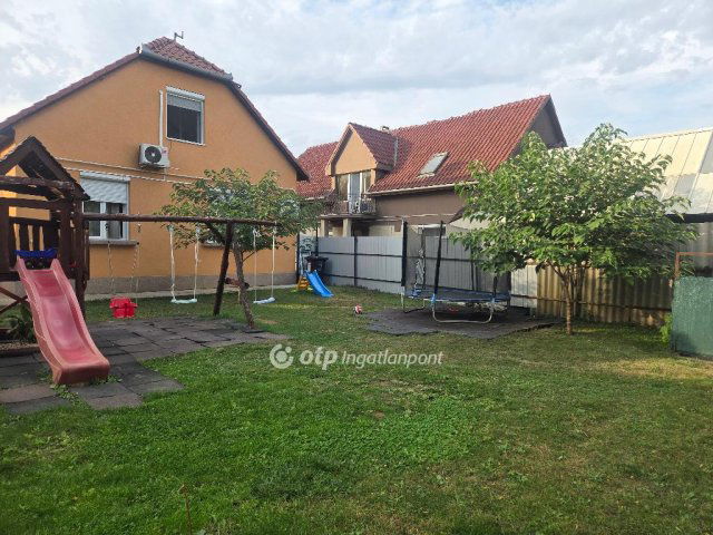 Eladó családi ház, Szolnokon 55.5 M Ft, 4 szobás
