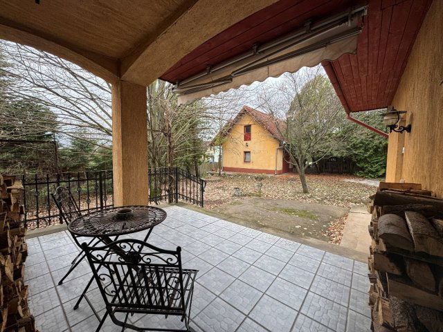 Eladó családi ház, Pécsett 149.9 M Ft, 5 szobás