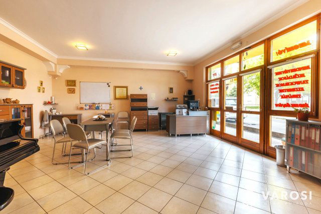 Eladó üzlethelyiség, Békéscsabán 75 M Ft