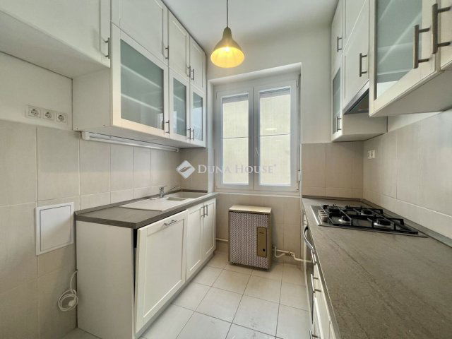 Eladó téglalakás, Veszprémben 54.9 M Ft, 2 szobás