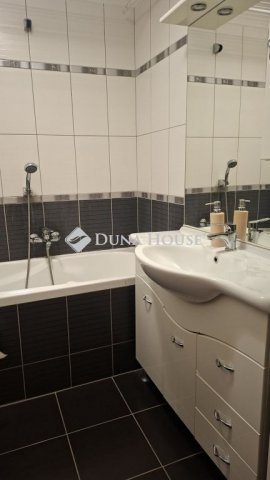 Kiadó panellakás, albérlet, Pécsett, Jurisics Miklós utcában