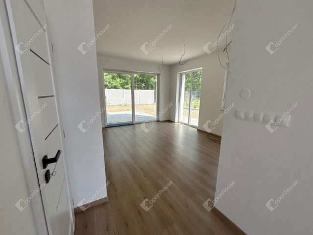 Eladó családi ház, Győrött 104.99 M Ft, 3 szobás