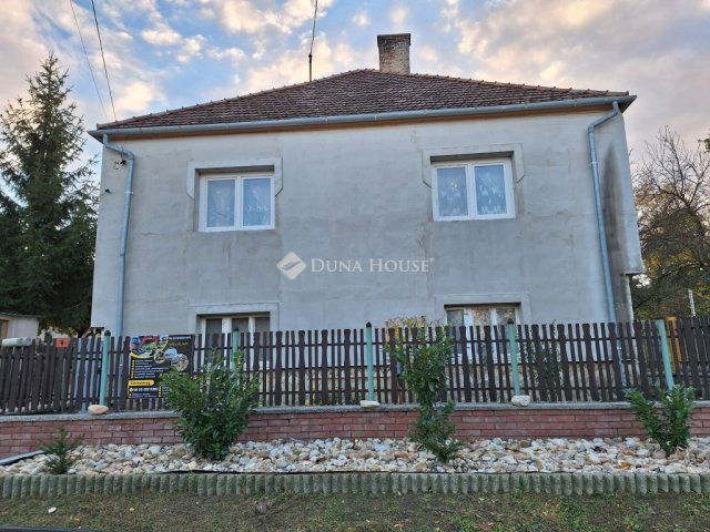 Eladó családi ház, Győrújbaráton 89.5 M Ft, 6 szobás