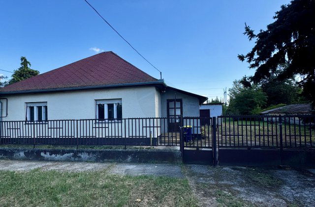 Eladó családi ház, Lőrinciben 24.9 M Ft, 2 szobás