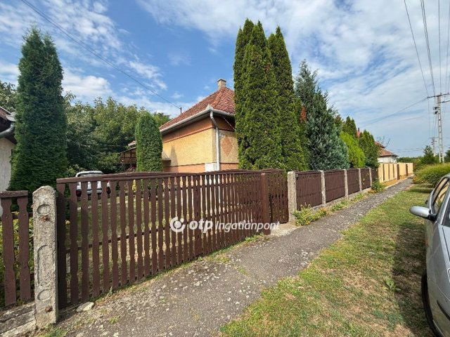 Eladó családi ház, Dombrádon 12.99 M Ft, 2 szobás