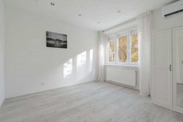 Eladó téglalakás, Budapesten, VII. kerületben 89.9 M Ft