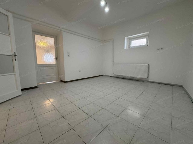 Eladó téglalakás, Békéscsabán 24.5 M Ft, 2 szobás