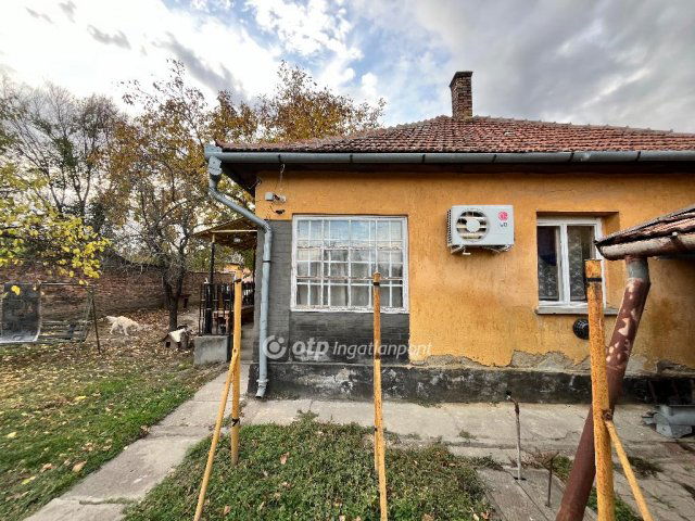 Eladó családi ház, Jászkisérén 13.99 M Ft, 2 szobás