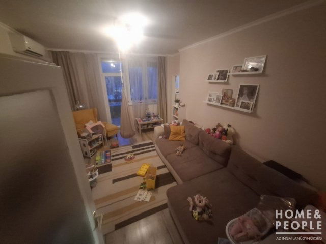 Eladó téglalakás, Szegeden 65 M Ft, 3 szobás